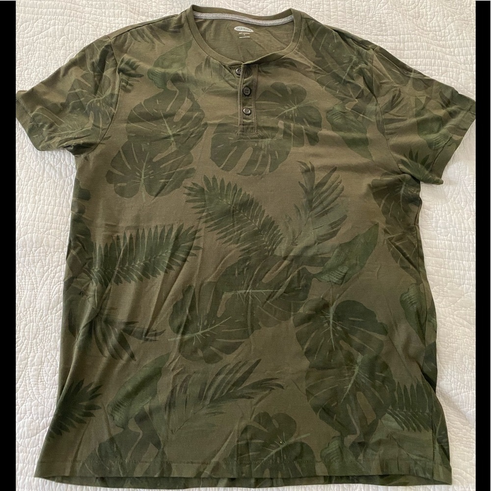 Men’s - Old Navy T-Shirt - size L